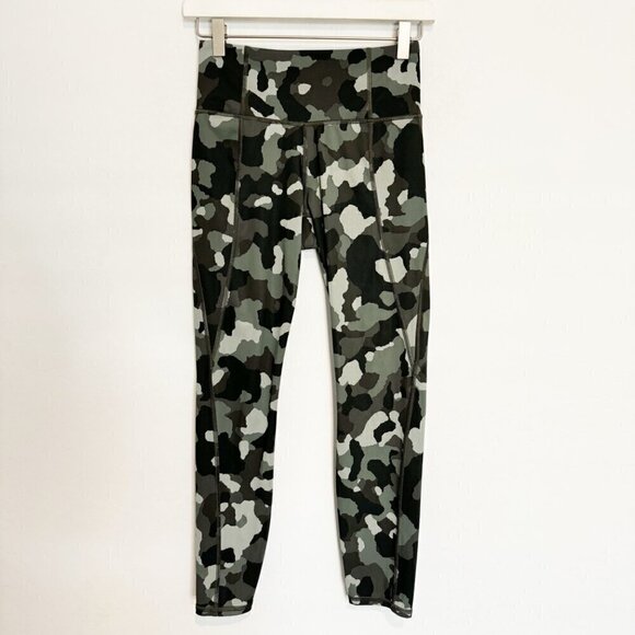Athleta High Rise Lightning Camo 7/8 Tight Athletic Workout Leggings Gym Size XS - Picture 1 of 9
